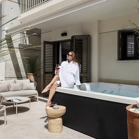 White (adults Only) شقة فندقية ليماسول